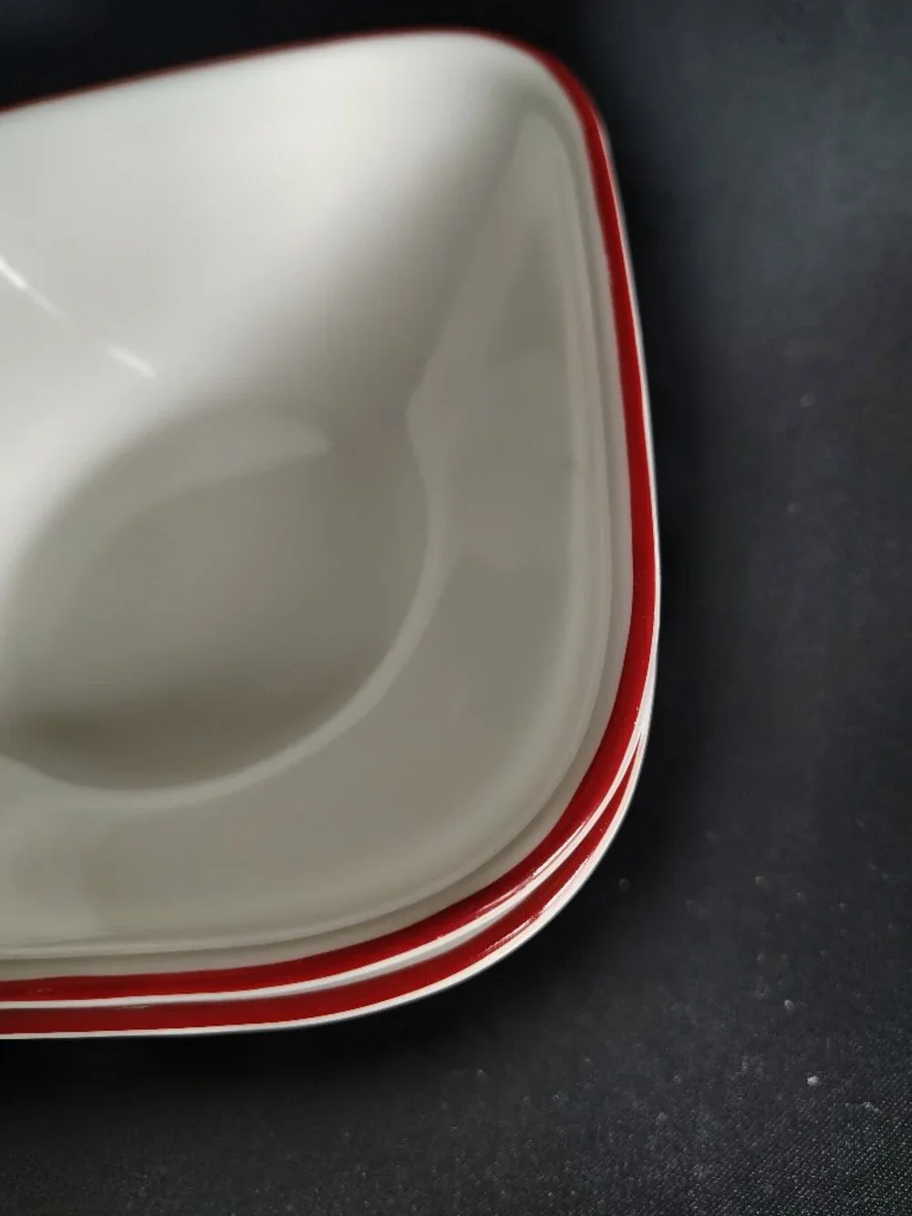 Corelle SPLENDOR Bowls 22 OZ. White Square Bowls with Red Rim - Set of 2